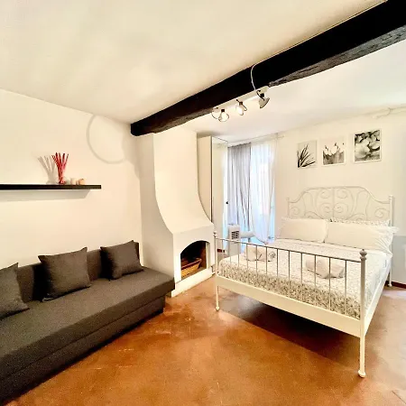 Glory House Navona Square