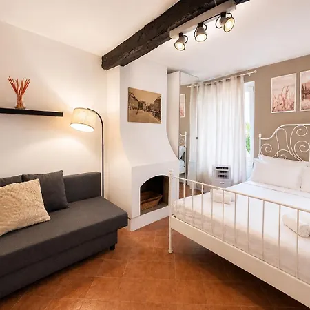 Glory House Navona Square Lejlighed